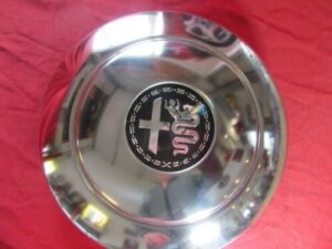 Alfa Romeo Giulietta Spider / Sprint - Type 750 + 101 hub cap NEW